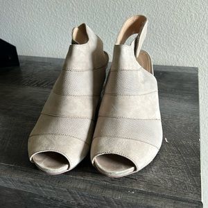 Taupe wedges, very comfy